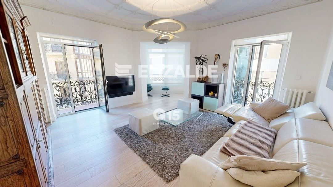 Foto 1 de ESPECTACULAR PISO EN ESQUINA