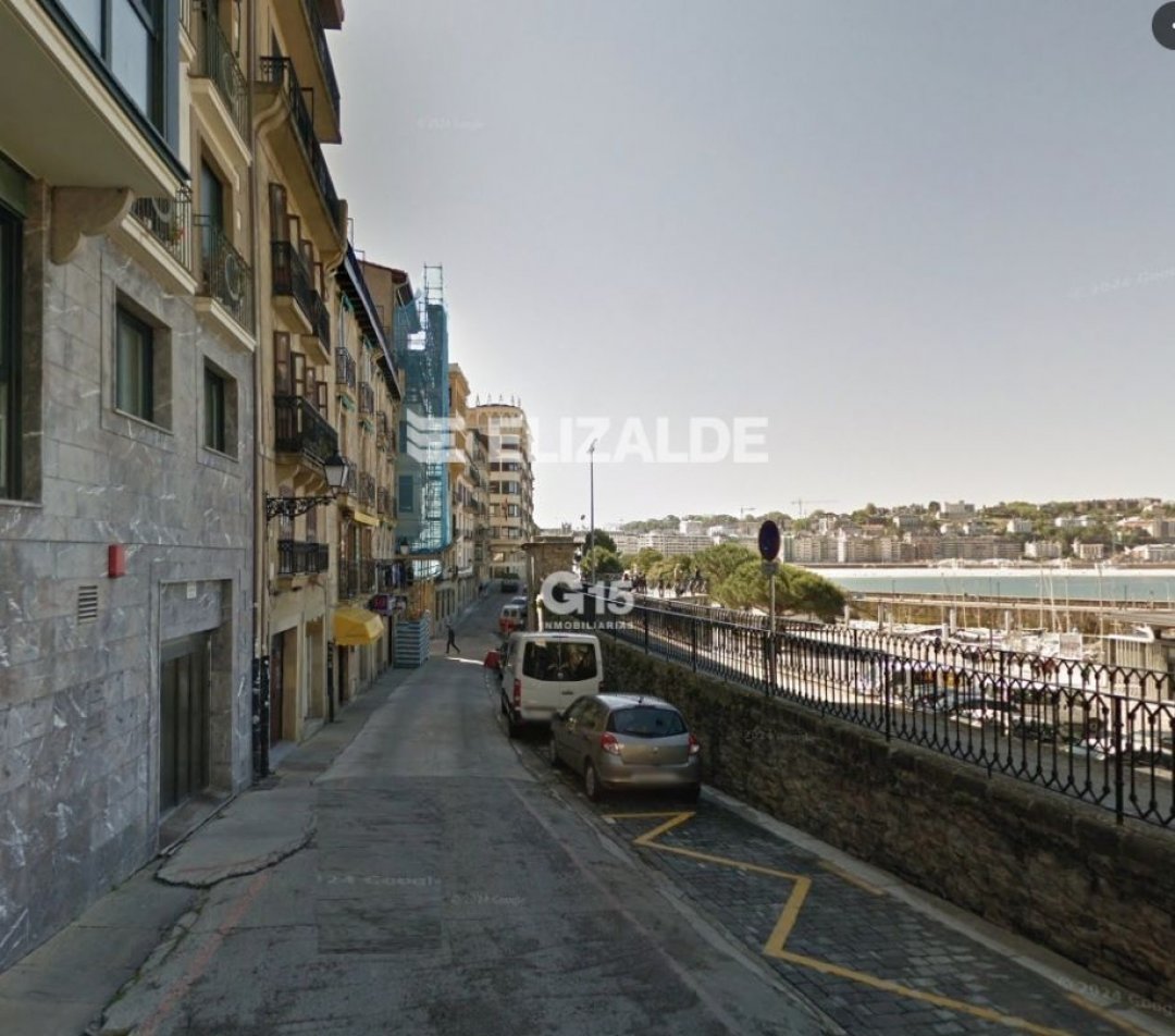 Foto 1 de RAYA DE GARAJE EN CALLE MARI