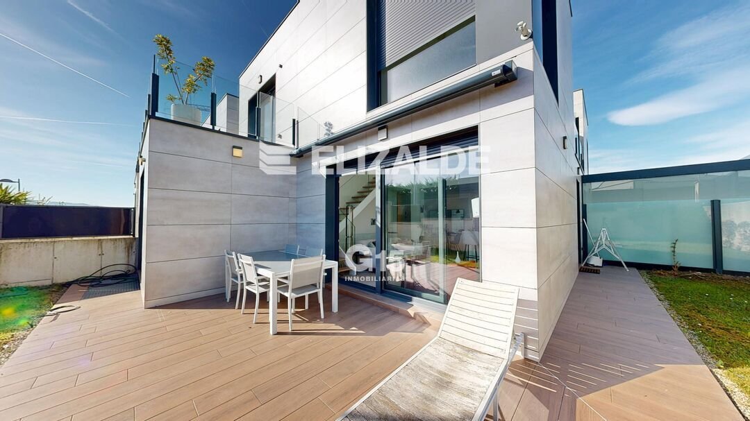 Foto 1 de HERMOSA VILLA, CON TERRAZA, JARDIN, EN ATOTXA ERREKA