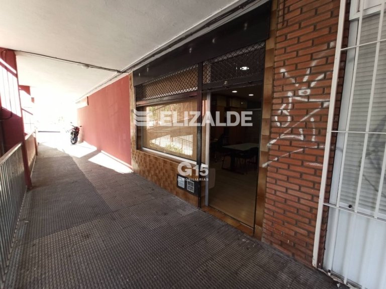 Foto 10 de LOCAL EN LARRATXO