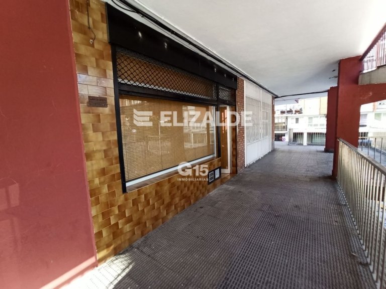 Foto 11 de LOCAL EN LARRATXO