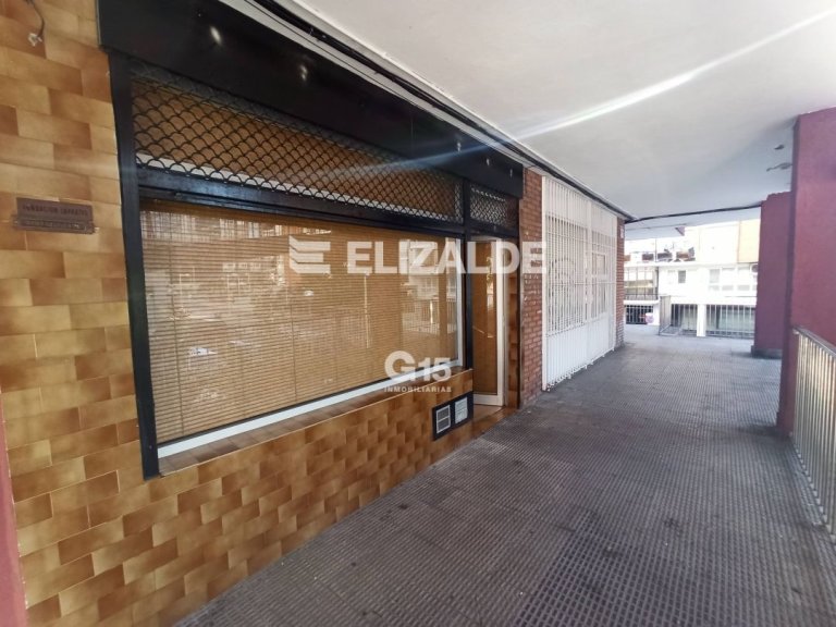 Foto 12 de LOCAL EN LARRATXO