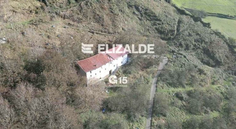 Foto 2 de PARTZELA eta BASERRIA SALGAI - PARCELA y CASERIO A LA VENTA