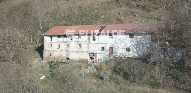 Foto 6 de PARTZELA eta BASERRIA SALGAI - PARCELA y CASERIO A LA VENTA