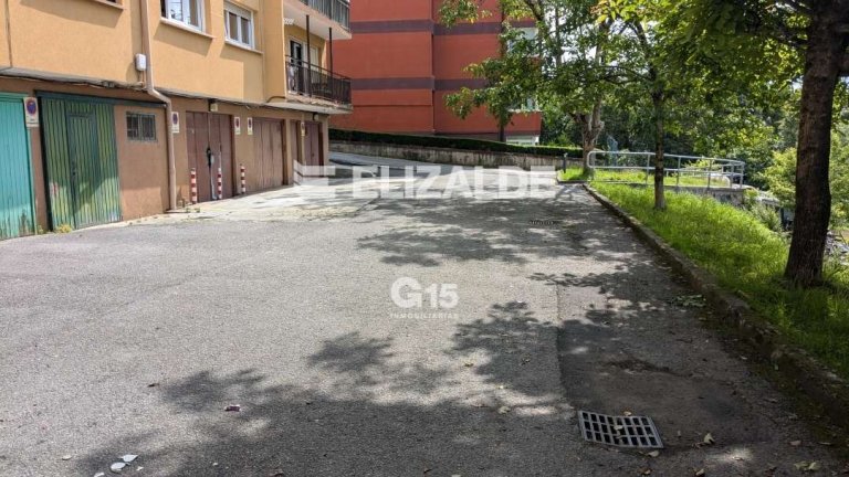 Foto 2 de LOCAL EN LAUAIZETA