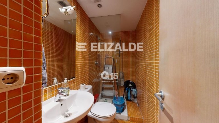 Foto 47 de LOCAL EZAGUNA OKENDO KALEAN / CONOCIDO LOCAL en la c/ OQUENDO