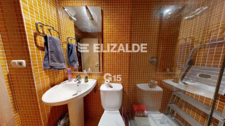 Foto 48 de LOCAL EZAGUNA OKENDO KALEAN / CONOCIDO LOCAL en la c/ OQUENDO