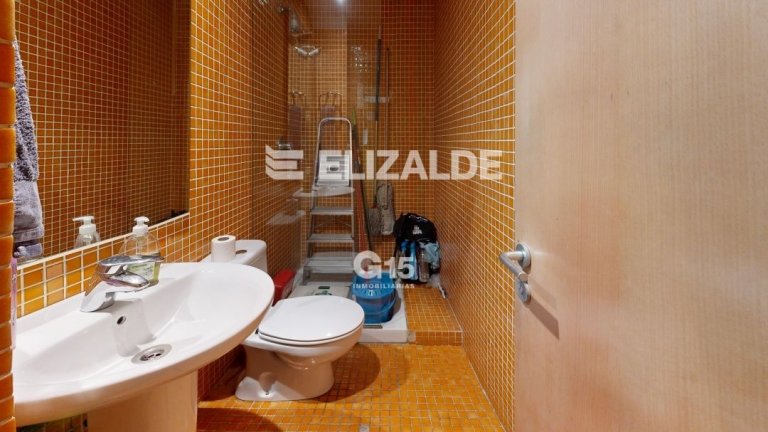 Foto 49 de LOCAL EZAGUNA OKENDO KALEAN / CONOCIDO LOCAL en la c/ OQUENDO