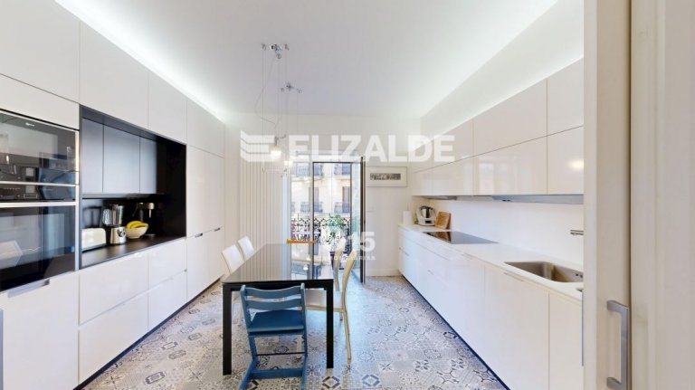 Foto 11 de ESPECTACULAR PISO EN ESQUINA