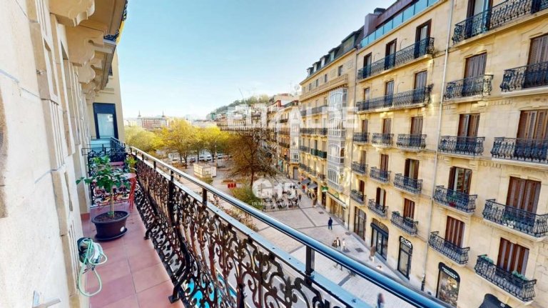 Foto 15 de ESPECTACULAR PISO EN ESQUINA