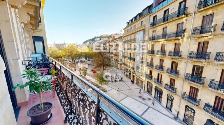 Foto 16 de ESPECTACULAR PISO EN ESQUINA