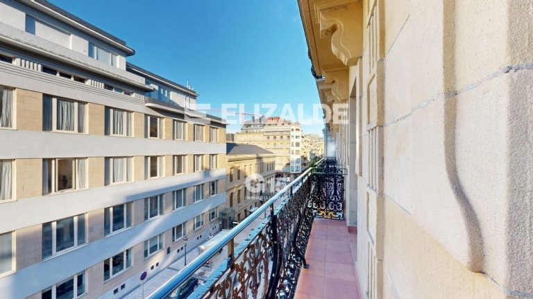 Foto 20 de ESPECTACULAR PISO EN ESQUINA