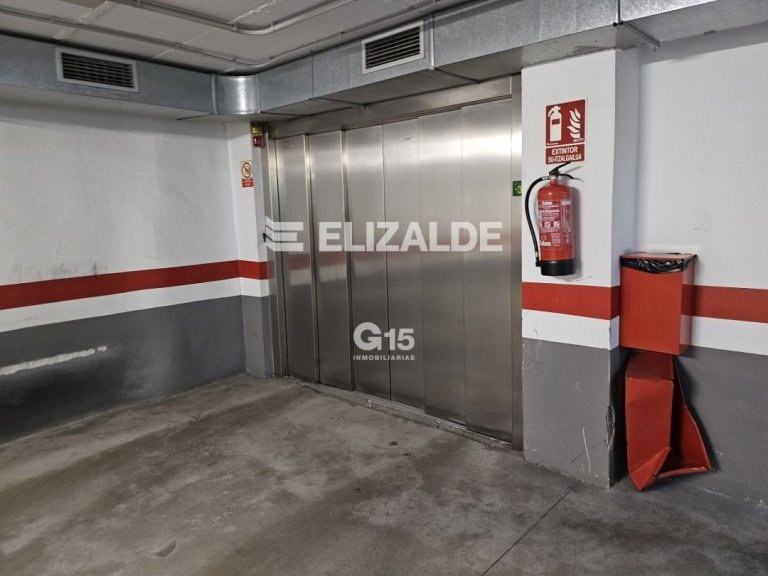 Foto 2 de RAYA DE GARAJE EN CALLE MARI