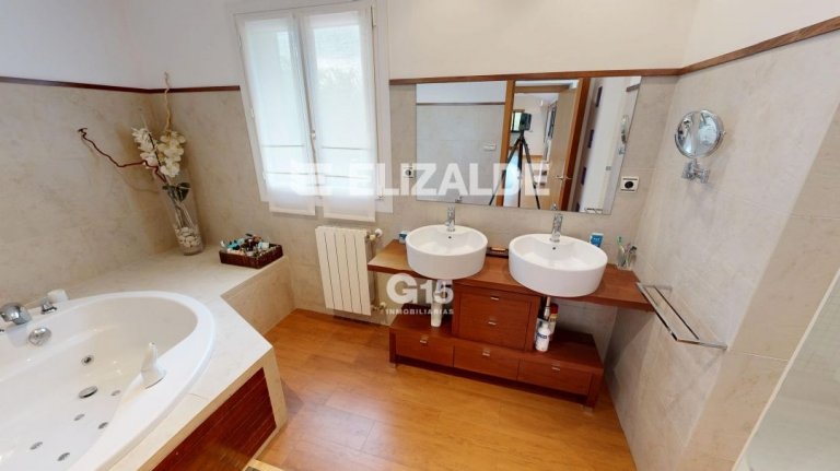 Foto 33 de IMPONENTE CASA EN JAIZUBIA - HONDARRIBIA