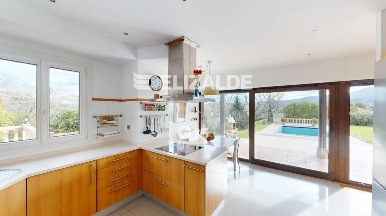 Foto 45 de IMPONENTE CASA EN JAIZUBIA - HONDARRIBIA