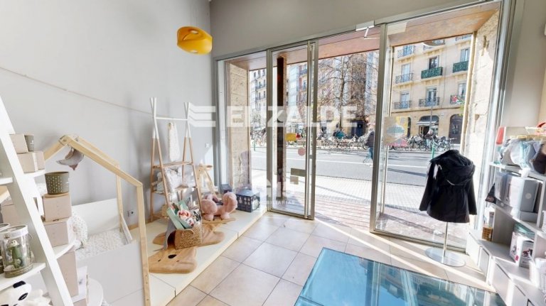 Foto 3 de GRAN LOCAL COMERCIAL EN CALLE EASO