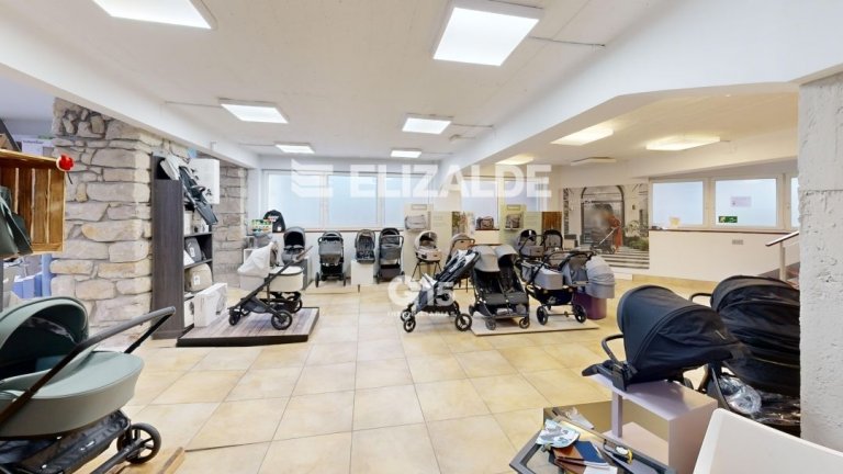 Foto 9 de GRAN LOCAL COMERCIAL EN CALLE EASO