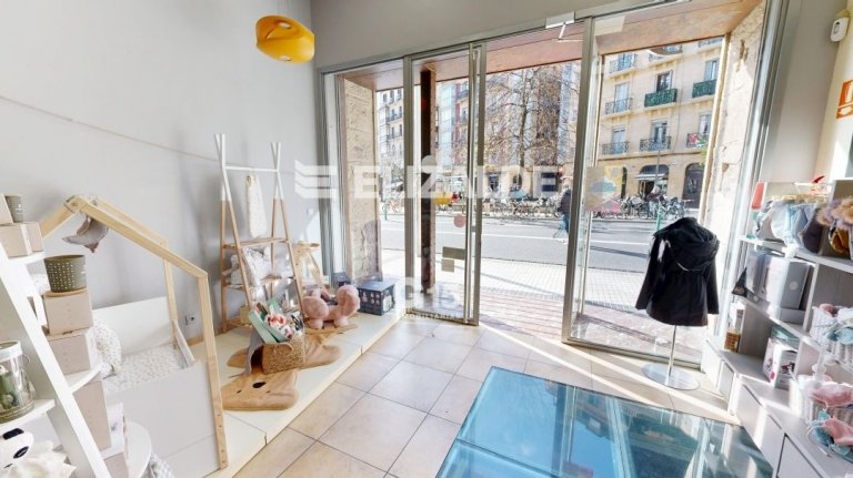 Foto 47 de GRAN LOCAL COMERCIAL EN CALLE EASO