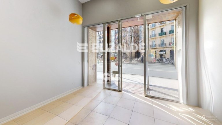 Foto 60 de GRAN LOCAL COMERCIAL EN CALLE EASO