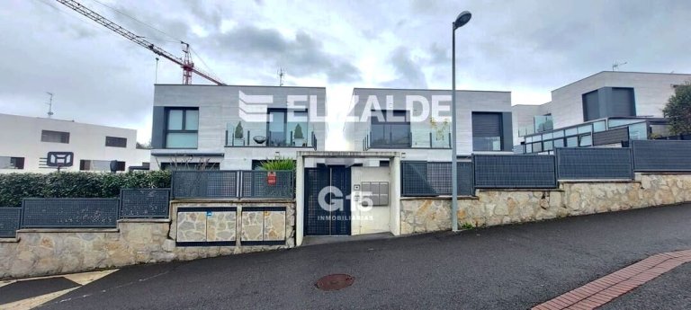 Foto 2 de HERMOSA VILLA, CON TERRAZA, JARDIN, EN ATOTXA ERREKA