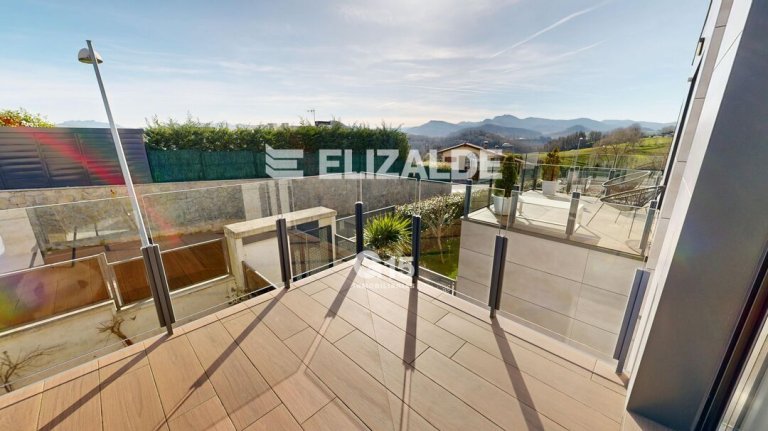 Foto 13 de HERMOSA VILLA, CON TERRAZA, JARDIN, EN ATOTXA ERREKA