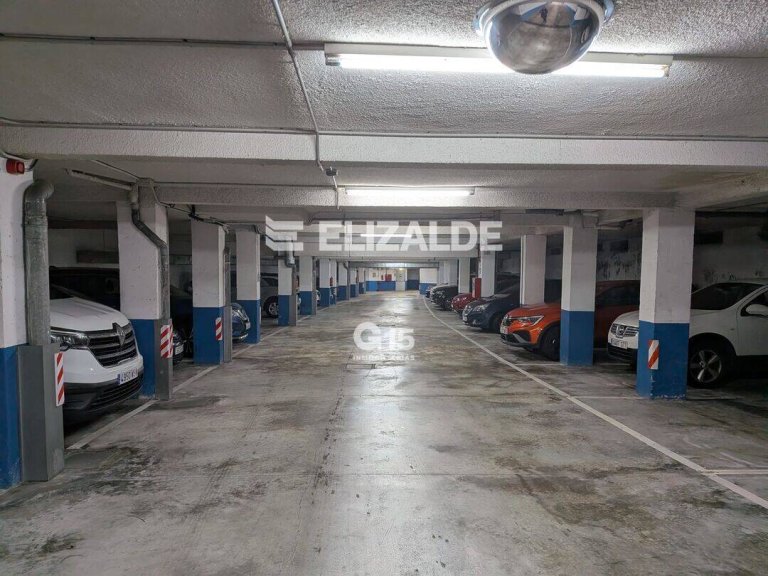 Foto 5 de RAYA DE GARAJE PARA COCHE Y DOS MOTOS