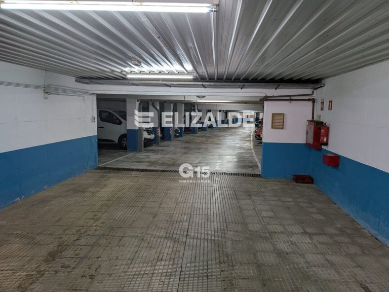 Foto 10 de RAYA DE GARAJE PARA COCHE Y DOS MOTOS