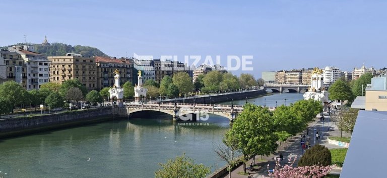 Foto 2 de ÁTICO DÚPLEX CON TERRAZA Y VISTAS AL RÍO
