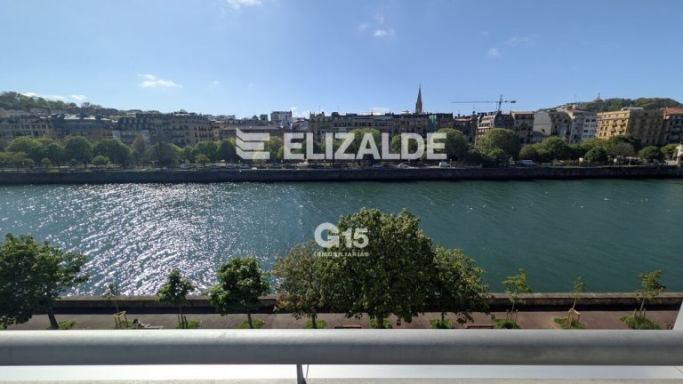 Foto 3 de ÁTICO DÚPLEX CON TERRAZA Y VISTAS AL RÍO