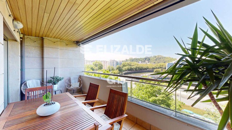 Foto 1 de PRECIOSA VIVIENDA CON VISTAS AL RÍO