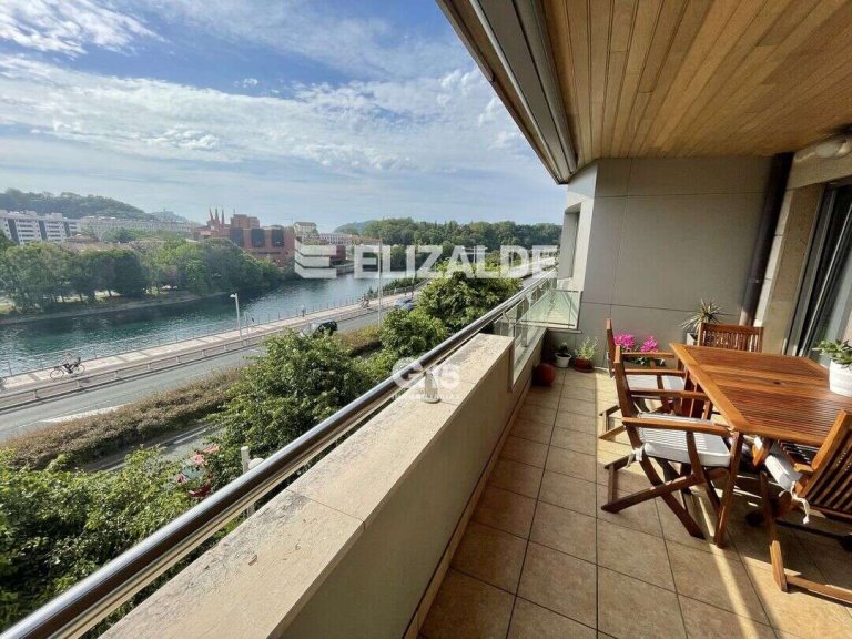 Foto 2 de PRECIOSA VIVIENDA CON VISTAS AL RÍO