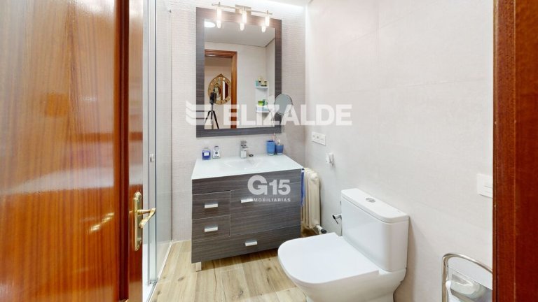 Foto 16 de PISO EN RODIL: 3hab, 2baños, terraza, vistas, raya garaje, trastero en bajo cubierta.