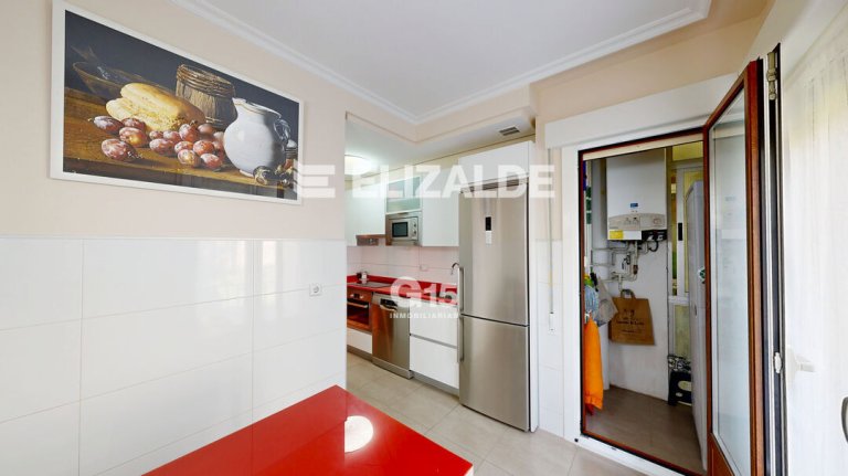 Foto 19 de PISO EN RODIL: 3hab, 2baños, terraza, vistas, raya garaje, trastero en bajo cubierta.