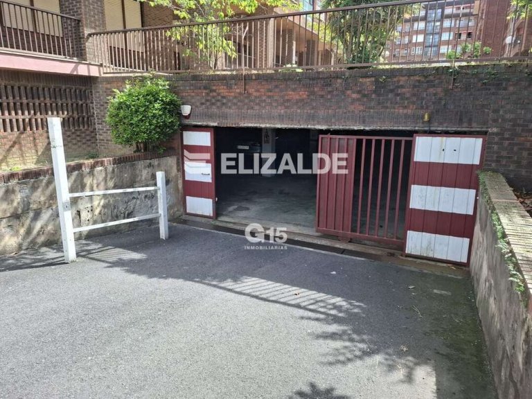 Foto 3 de Se vende plaza de garaje en la zona de Urbarte