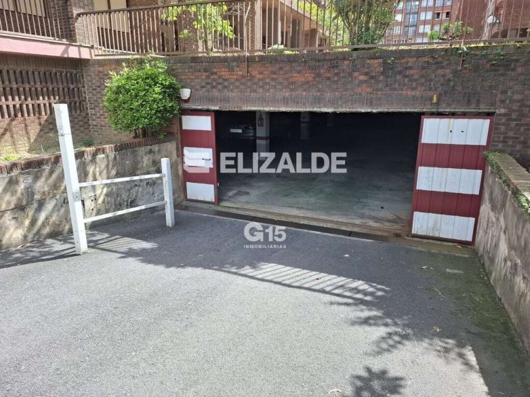 Foto 4 de Se vende plaza de garaje en la zona de Urbarte