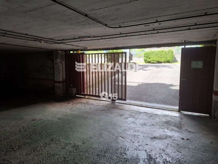 Foto 5 de Se vende plaza de garaje en la zona de Urbarte