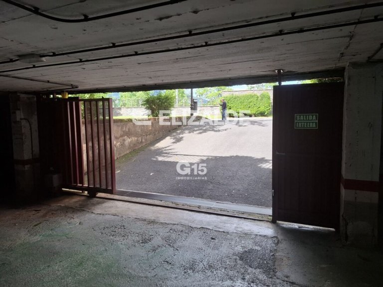 Foto 6 de Se vende plaza de garaje en la zona de Urbarte