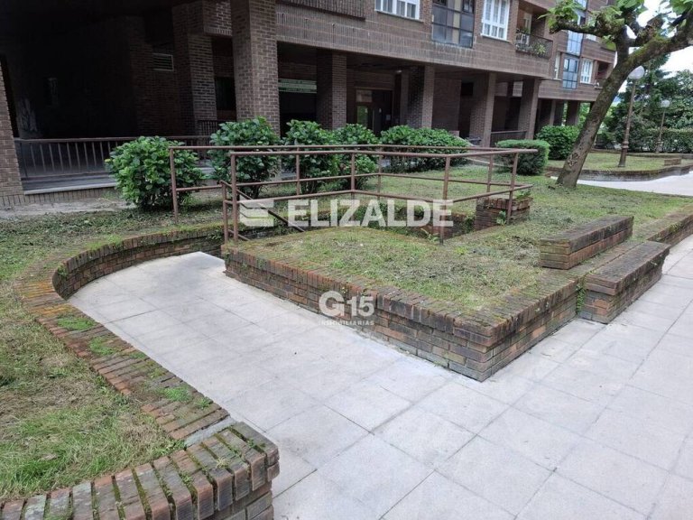 Foto 11 de Se vende plaza de garaje en la zona de Urbarte