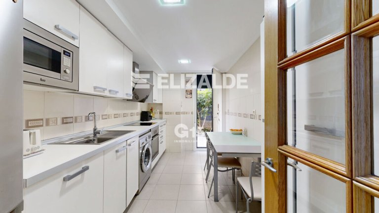 Foto 6 de Amplio dúplex en planta baja con terraza en Macondo