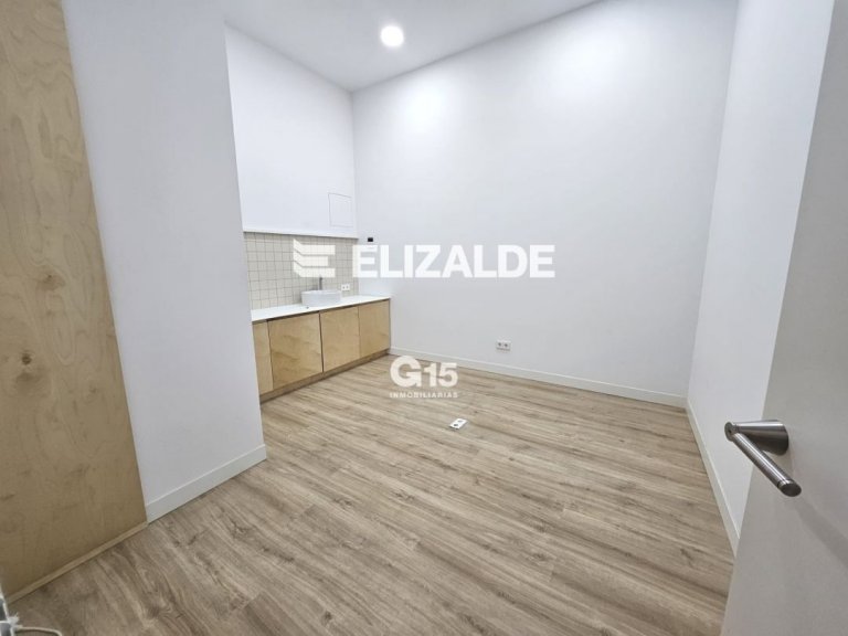 Foto 2 de LOCAL ACTIVIDAD, FISIOTERAPIA, PODOLOGIA...ETC