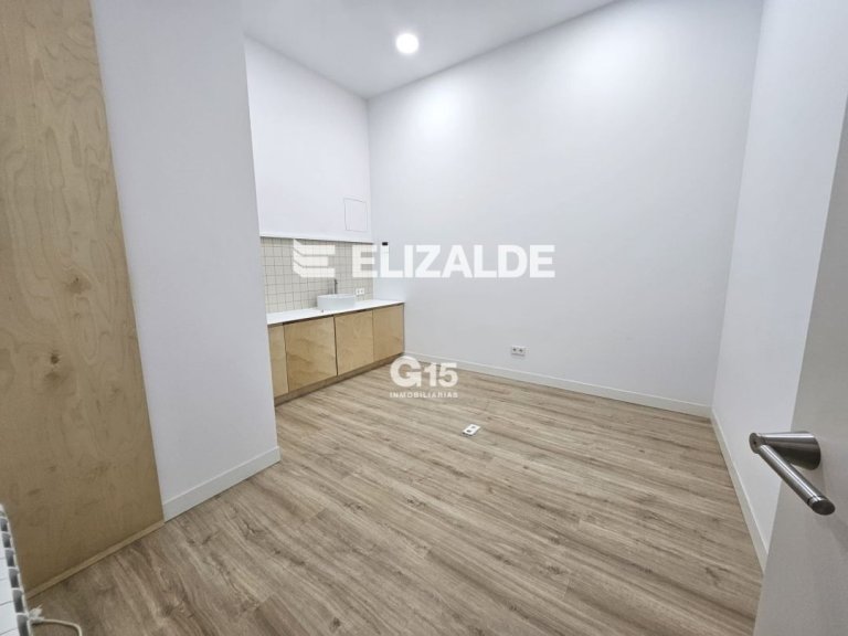 Foto 4 de LOCAL ACTIVIDAD, FISIOTERAPIA, PODOLOGIA...ETC