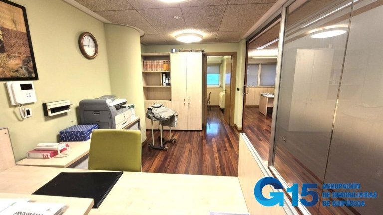 Foto 7 de Oficina lista para entrar junto a zona céntrica, ideal para despacho profesional. Foto 7 de Oficina lista para entrar junto a zona céntrica, ideal para despacho profesional.
