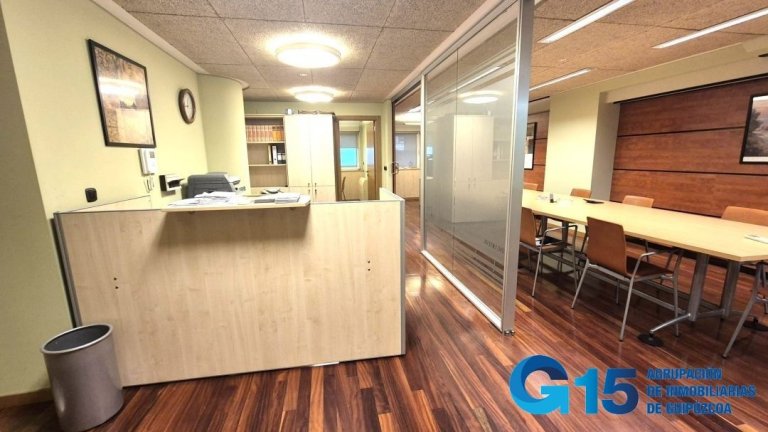 Foto 8 de Oficina lista para entrar junto a zona céntrica, ideal para despacho profesional. Foto 8 de Oficina lista para entrar junto a zona céntrica, ideal para despacho profesional.