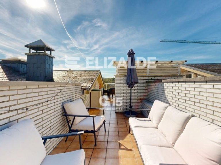 VENTA DE DÚPLEX CON GRAN TERRAZA EN BERIO