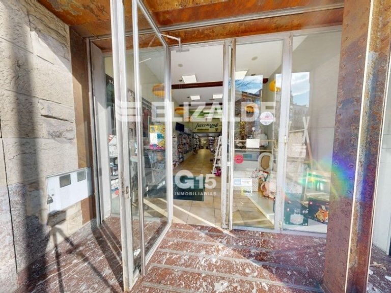 GRAN LOCAL COMERCIAL EN CALLE EASO