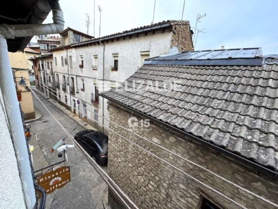PIZZERIA POLIFEMO DE JACA  con apartamento en la planta bajo cubierta