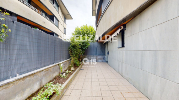 Amplio dúplex en planta baja con terraza en Macondo