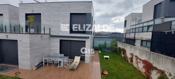 HERMOSA VILLA, CON TERRAZA, JARDIN, EN ATOTXA ERREKA