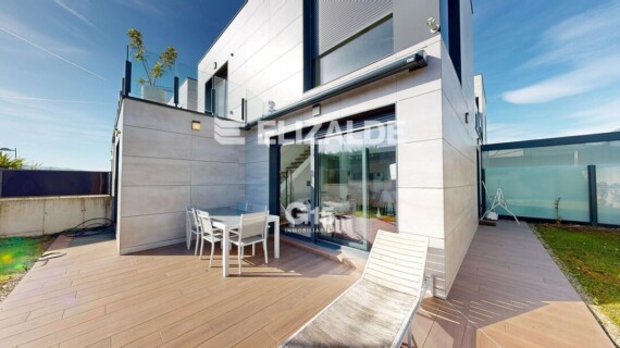 HERMOSA VILLA, CON TERRAZA, JARDIN, EN ATOTXA ERREKA