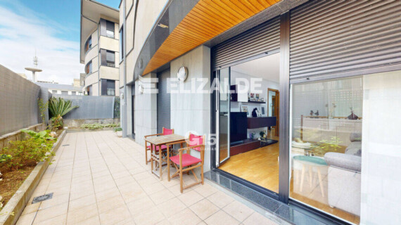 Amplio dúplex en planta baja con terraza en Macondo